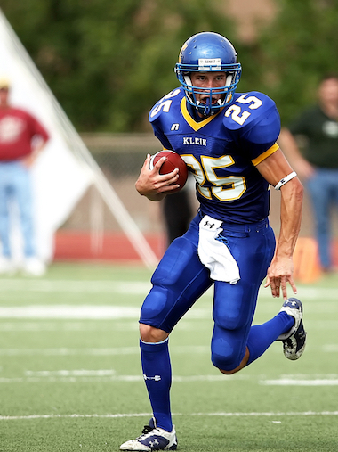 Football running Goodfreephotos